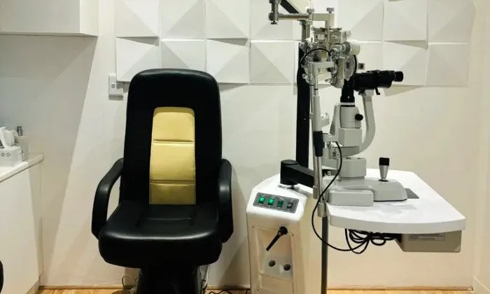 Comprehensive Eye Test at Mood Eyewear Optometrist