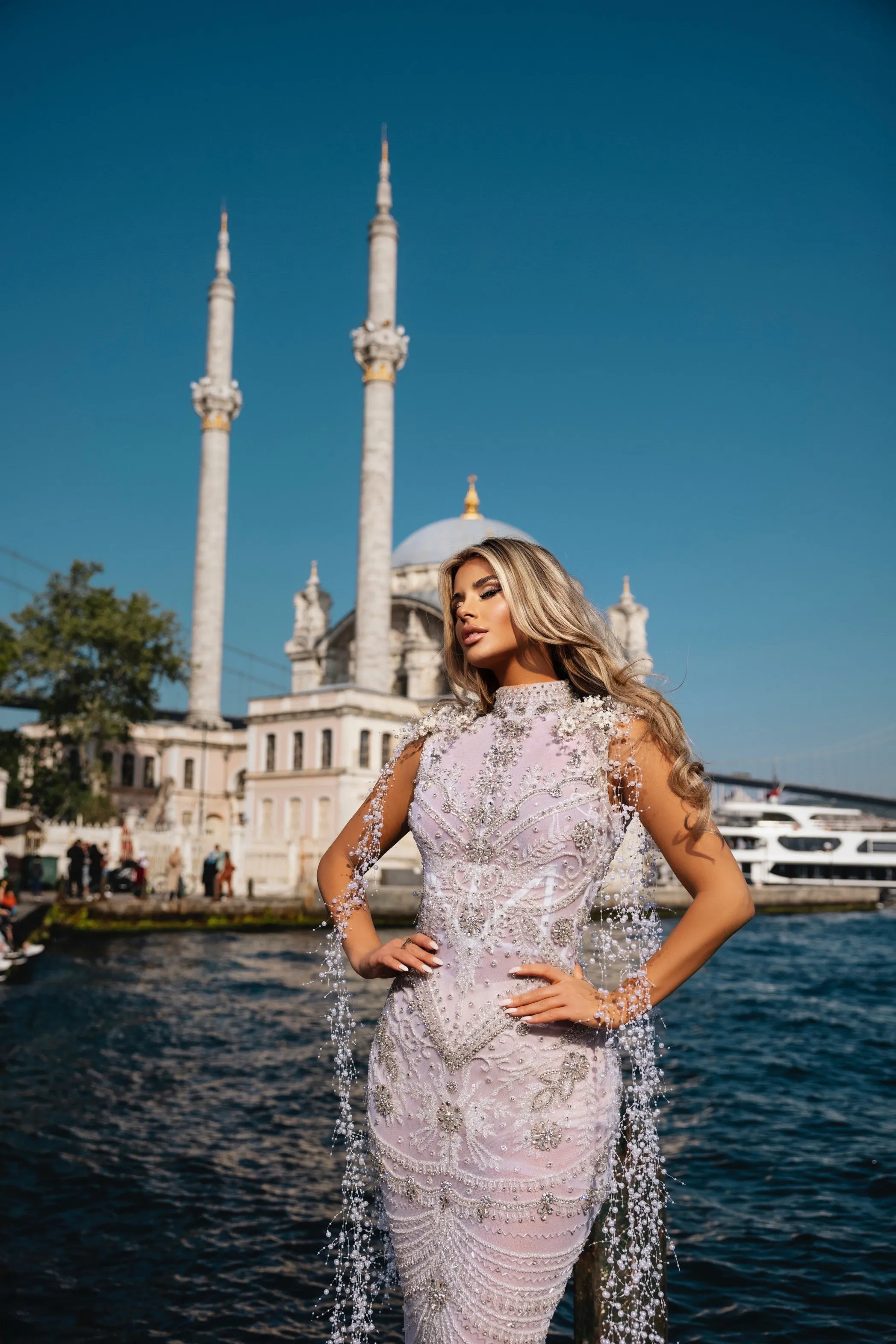 Luxury White Lace Evening Dress With Pearls