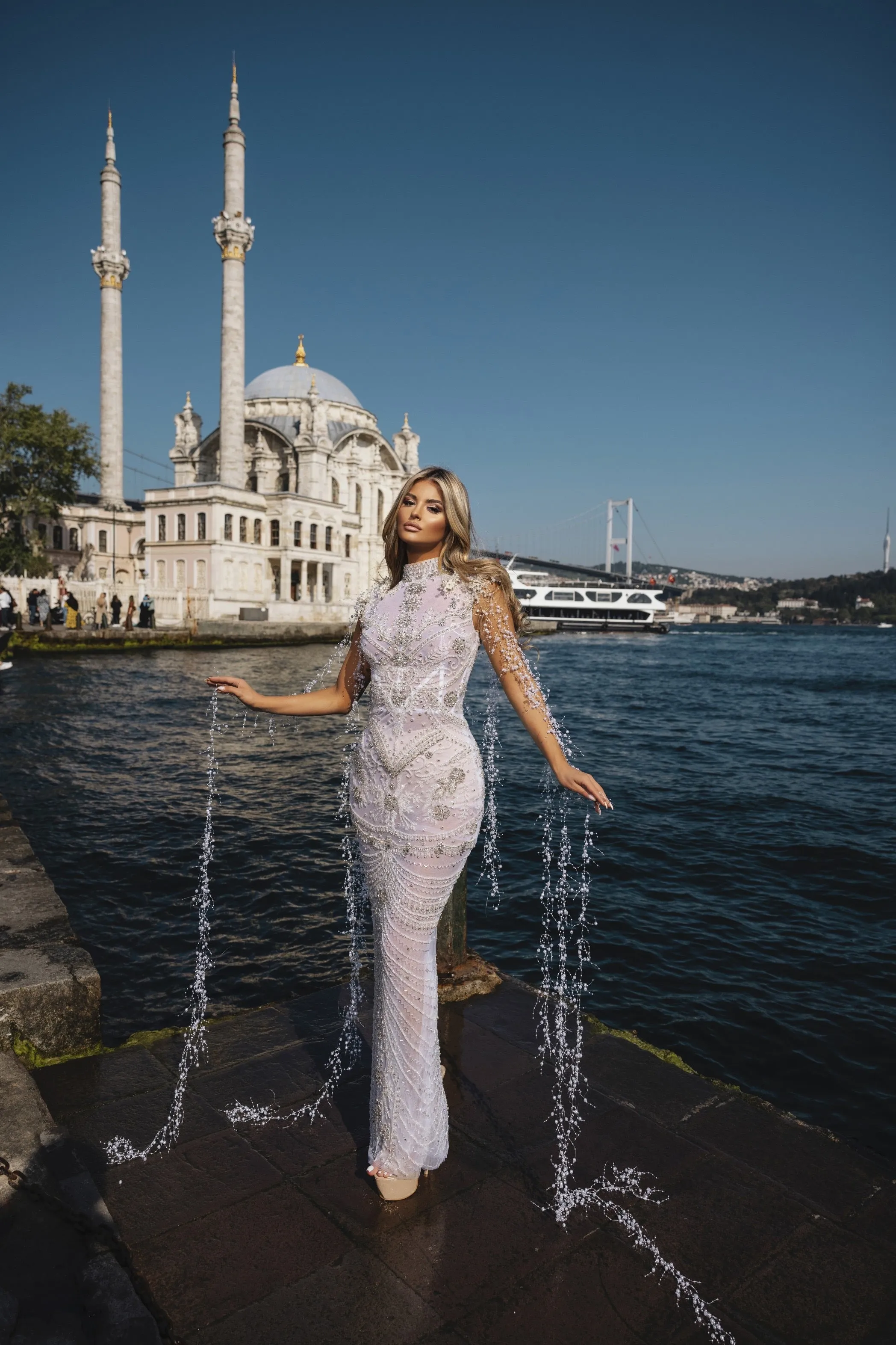 Luxury White Lace Evening Dress With Pearls