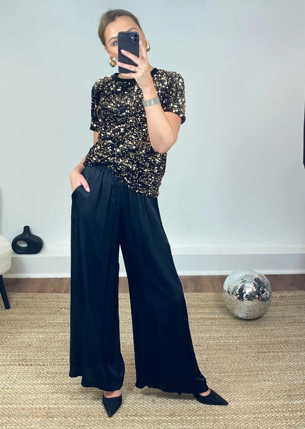 Ryan Velvet Sequins T-Shirt in Gold