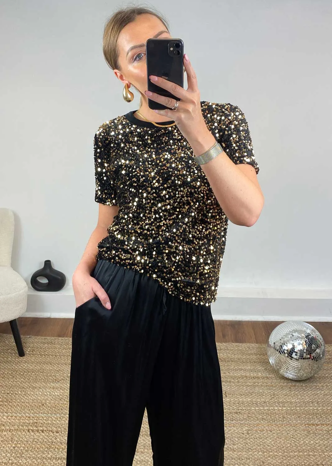 Ryan Velvet Sequins T-Shirt in Gold