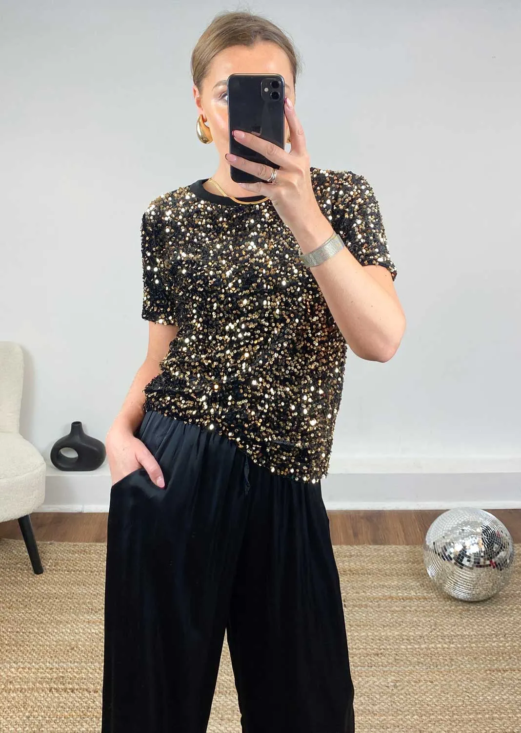 Ryan Velvet Sequins T-Shirt in Gold