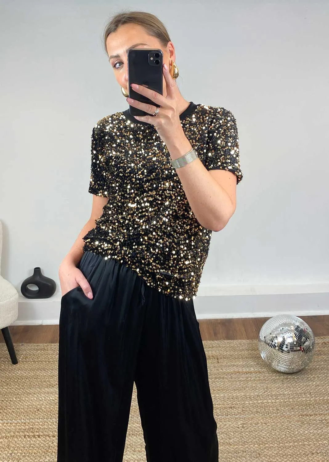 Ryan Velvet Sequins T-Shirt in Gold